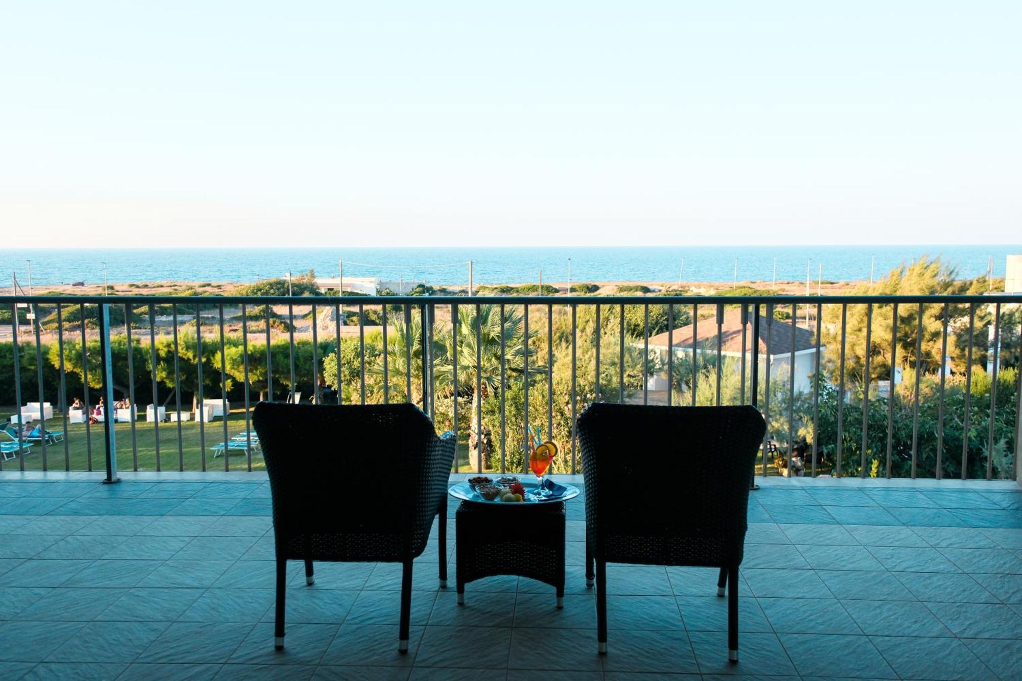 טורה סנטה סאבינה Hotel Scoglio Degli Achei מראה חיצוני תמונה